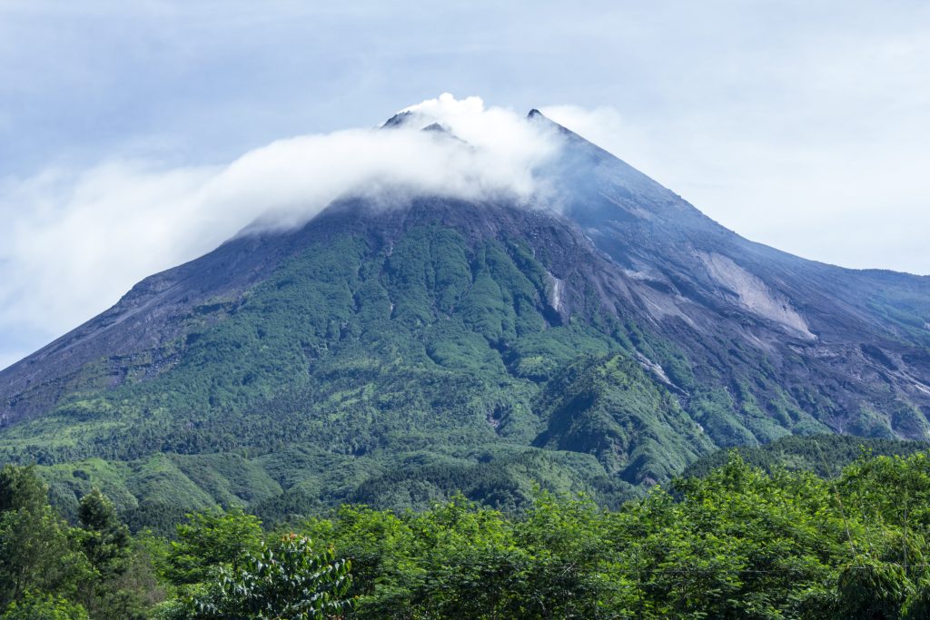 Monte Merapi visto desde Umbulharjo
