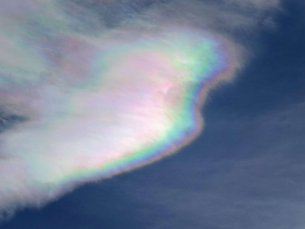 Nubes iridiscentes en la sierra de Gredos (Ávila, España). Por NachoBen